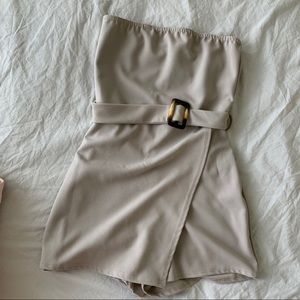 Stone strapless belted skort